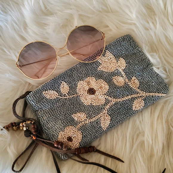 Fred and Basha beaded wristlet - Picture 2 of 3